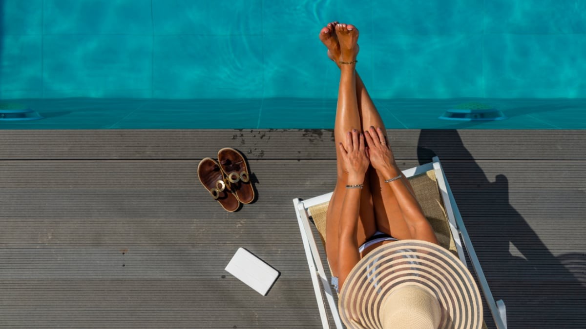 Se Puede Hacer Topless En La Piscina De La Comunidad