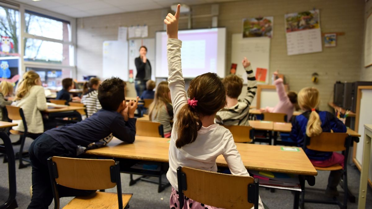 Este país de Europa busca educadores con sueldos de hasta 3 700 euros