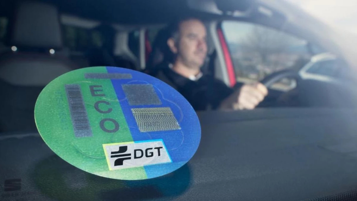 Rumores sobre la nueva etiqueta D de la DGT para los coches con