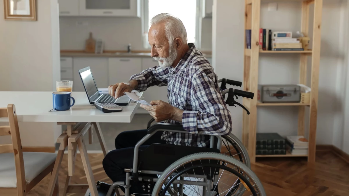 trabajador con discapacidad calcula su edad de jubilación