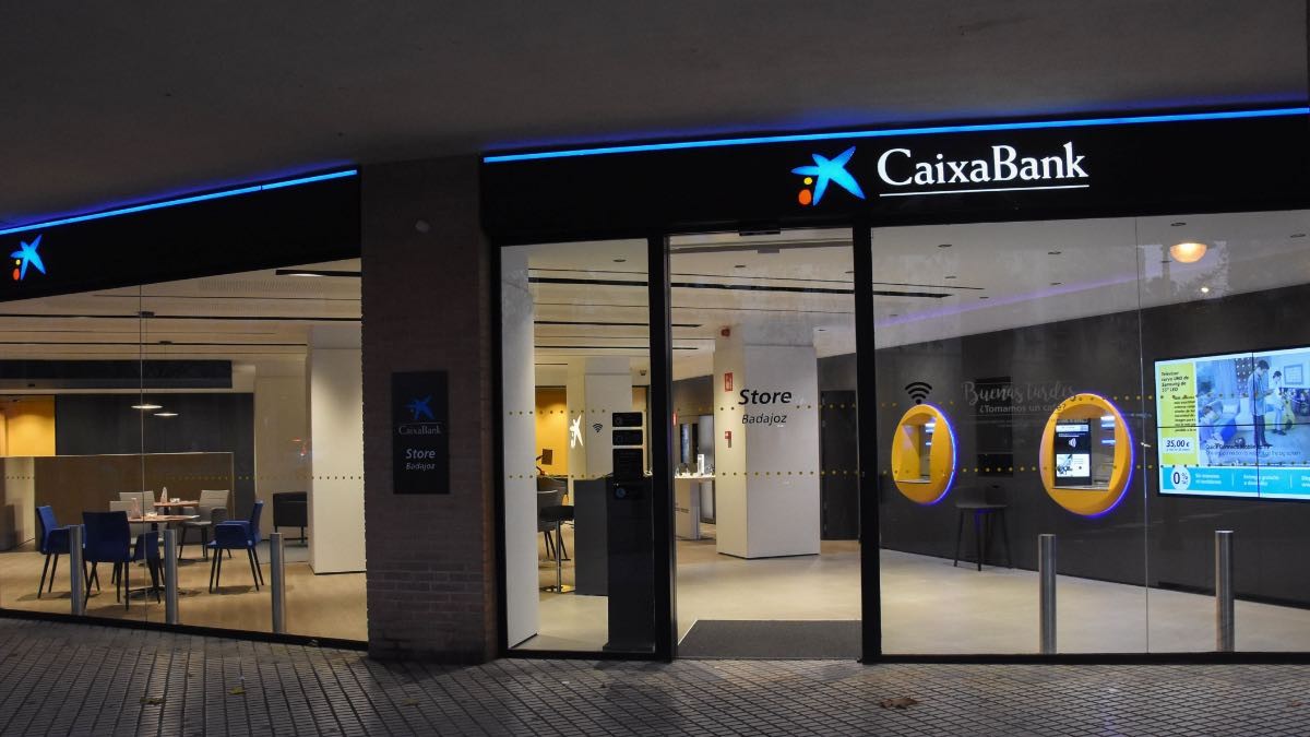 Oficina de una sucursal CaixaBank
