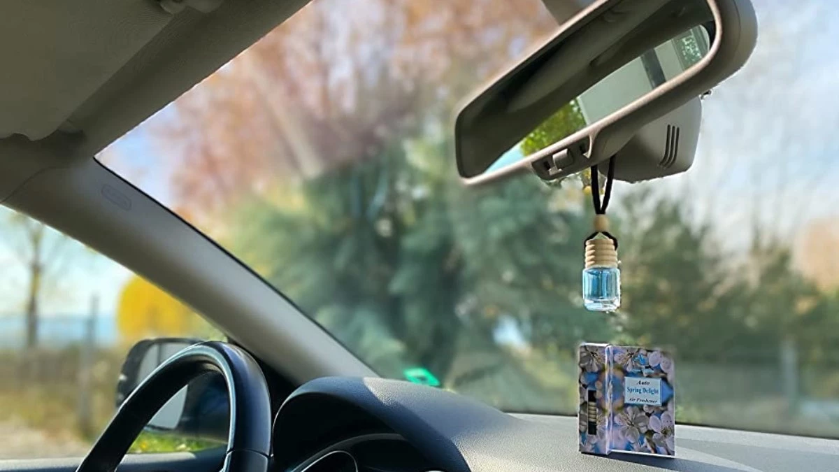 La multa por llevar el ambientador colgado en el espejo retrovisor del coche  - Uppers
