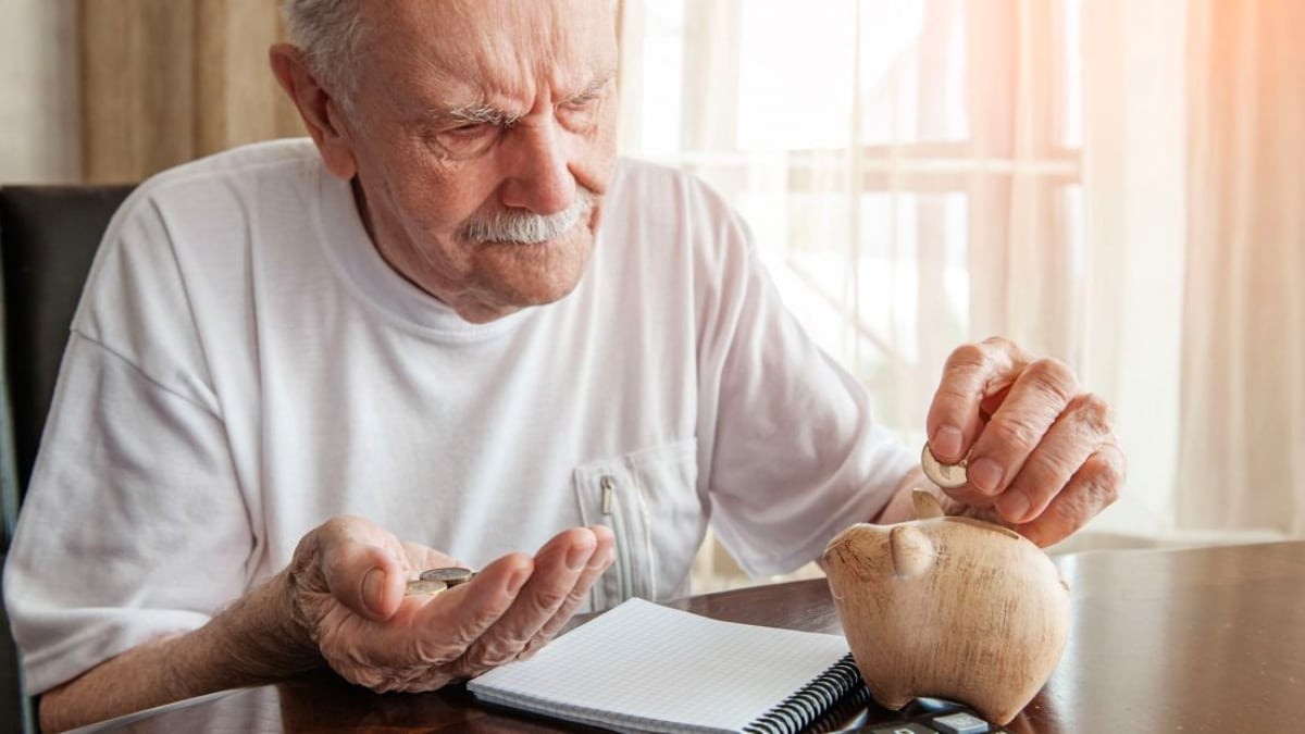 Pensionista ahorra para su jubilación