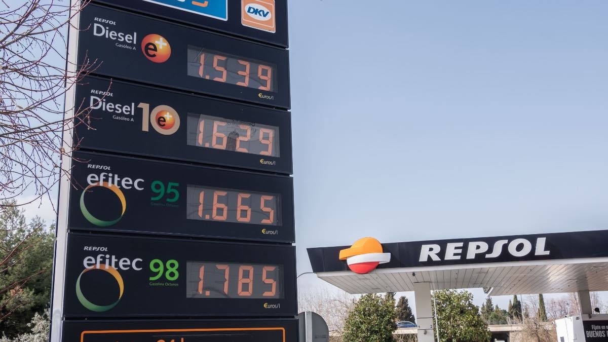 Il prezzo della benzina e del diesel continua a salire e si avvicina ai livelli dell’anno scorso