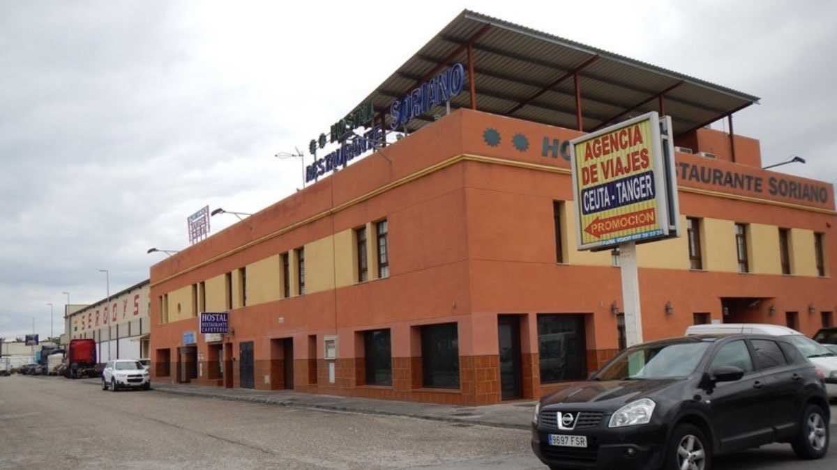 Un hostal, un restaurante y tres locales comerciales en buenas