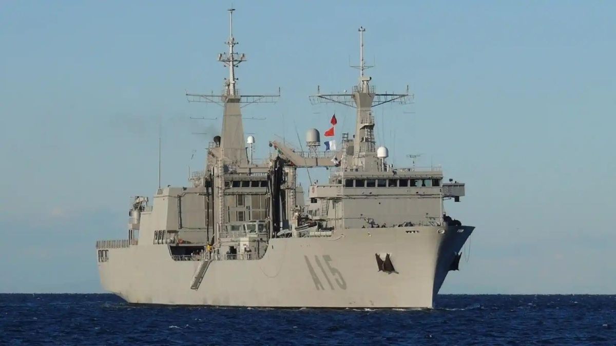 Buque Cantabria de la Armada Española