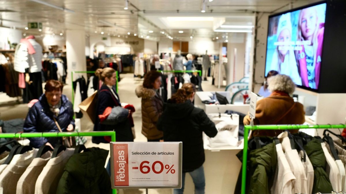 Sueldo De 1.300 Euros Sin Estudios Ni Experiencia: El Corte Inglés ...