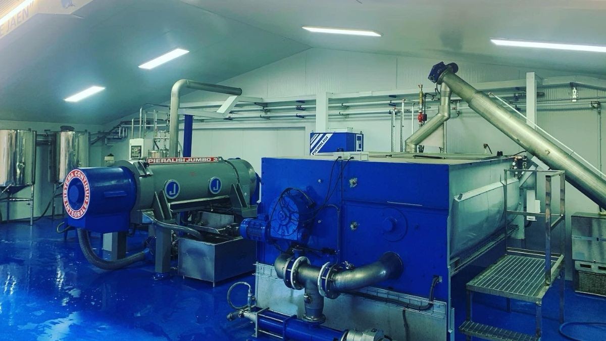Imagen de una de las máquinas que se emplea para producir aceite.