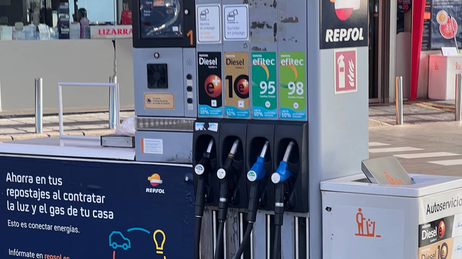 Precio de la gasolina y diésel hoy, 8 de abril de 2024 en España: las