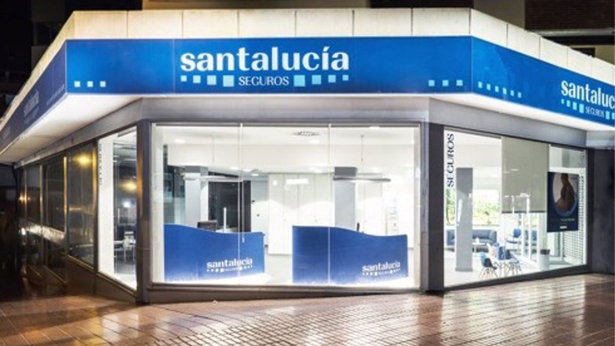 Una oficina de seguros Santa Lucía