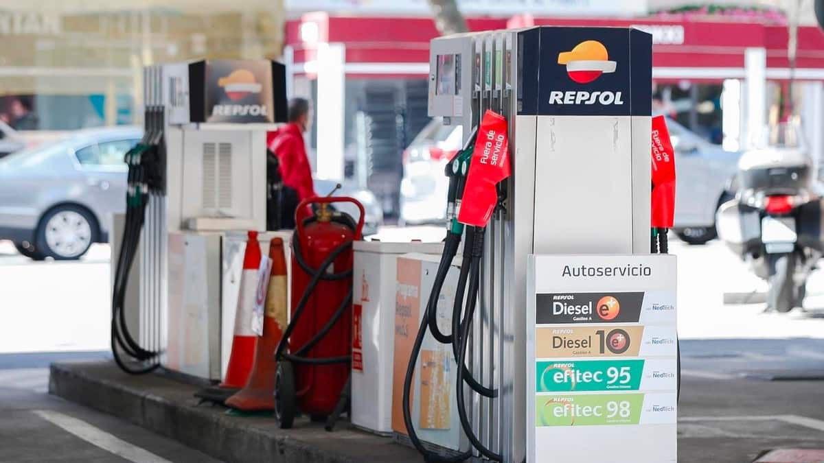 Un surtidor de una gasolinera Repsol