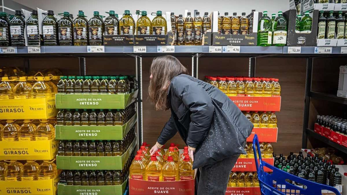 Mercadona baja el precio del aceite de oliva con nuevos descuentos en todos  sus envases