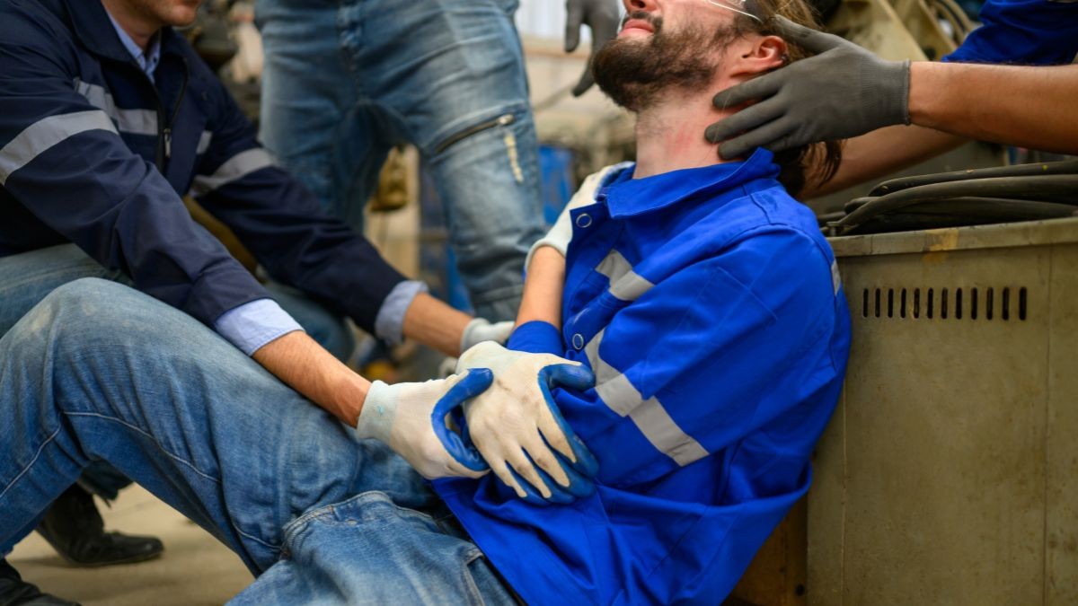 Un empleado sufre una lesión en el trabajo