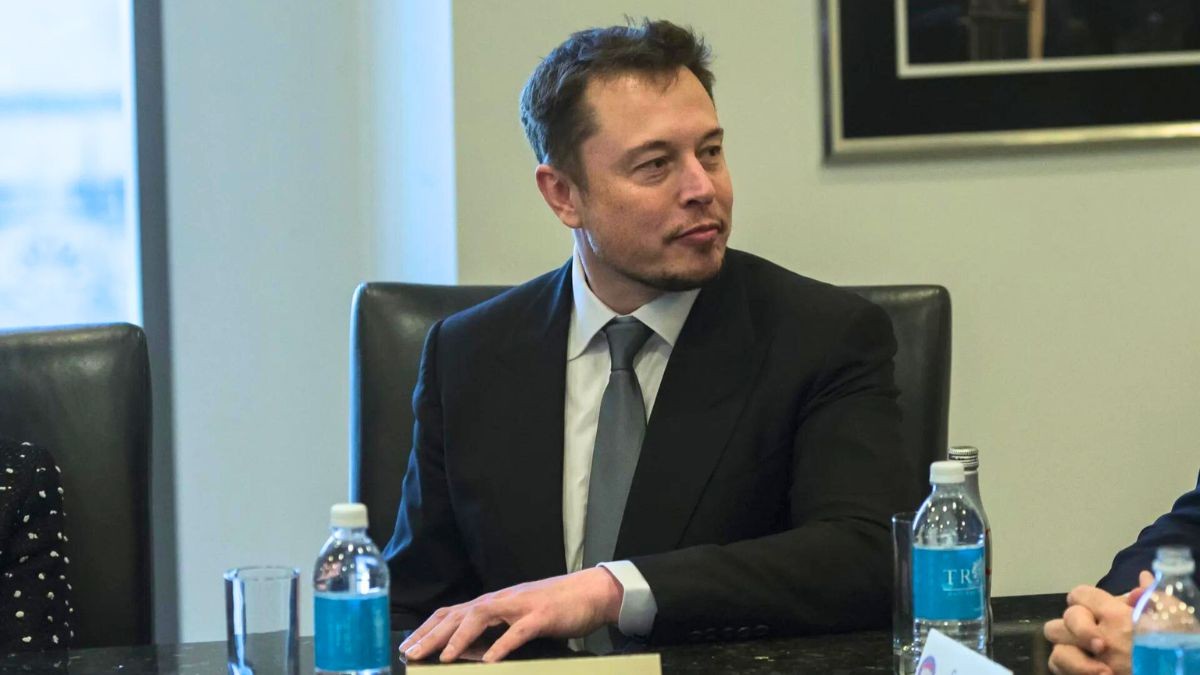 Elon Musk en una reunión