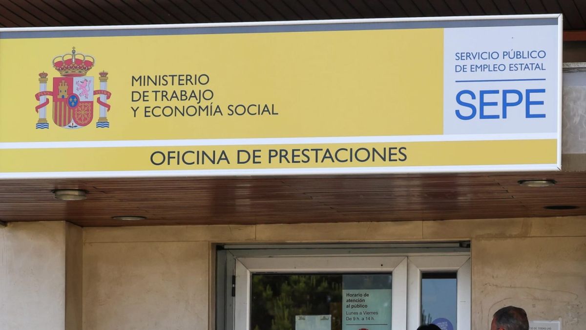 Cartel de una oficina de empleo del SEPE