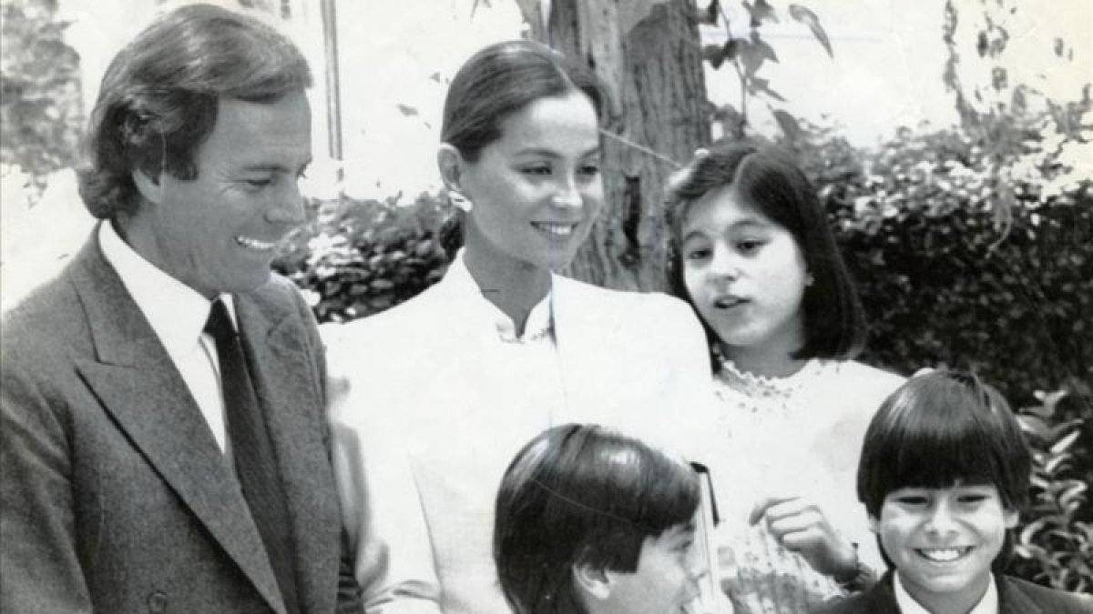 Julio Iglesias e Isabel Preysler con sus hijos