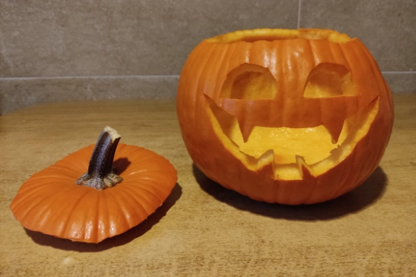 Calabaza de Halloween tallada con la cara de Jack O’Lantern