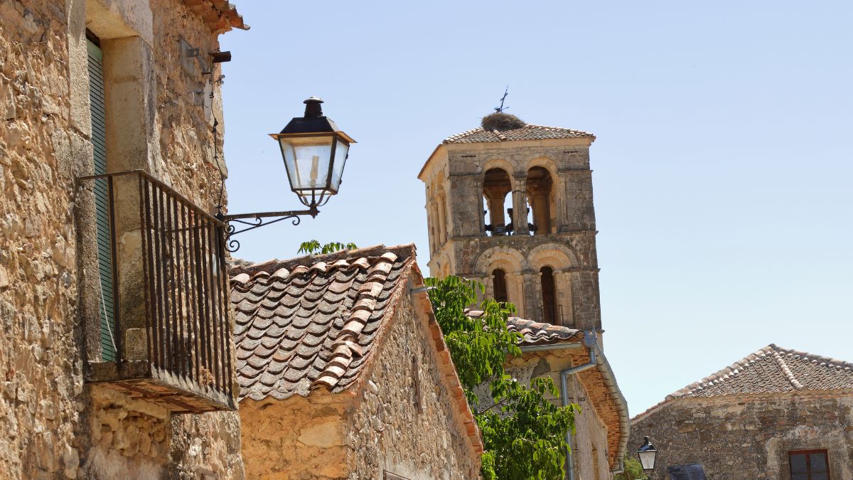 Campanario de la iglesia de san Juan Bautista en Pedraza