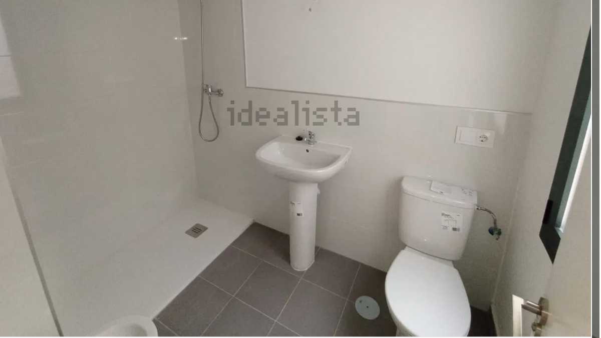 Baño de la vivienda en venta de Unicaja