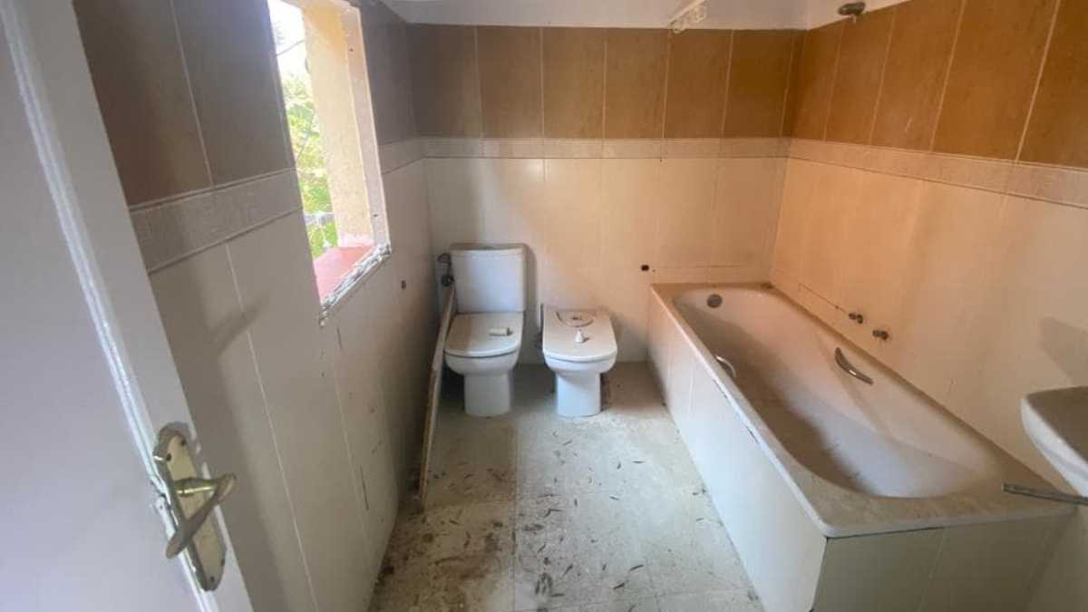 Baño del chalet rebajado de CaixaBank | Haya inmobiliaria