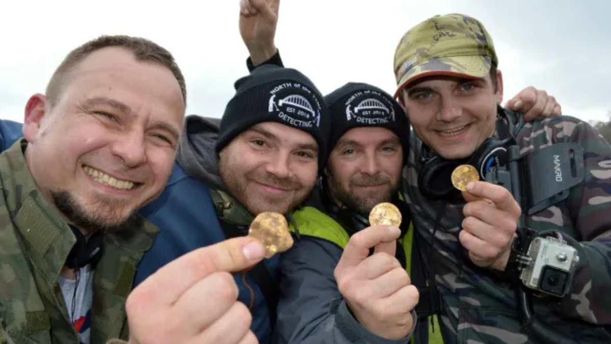 Amigos que encontraron las monedas