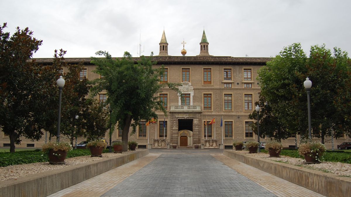 Fachada principal del Gobierno de Aragón.