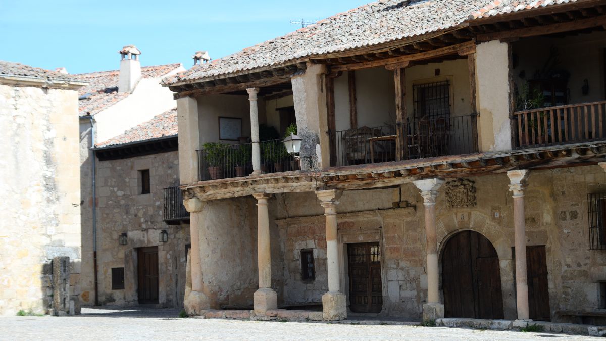 Edificio medieval situado en Pedraza.