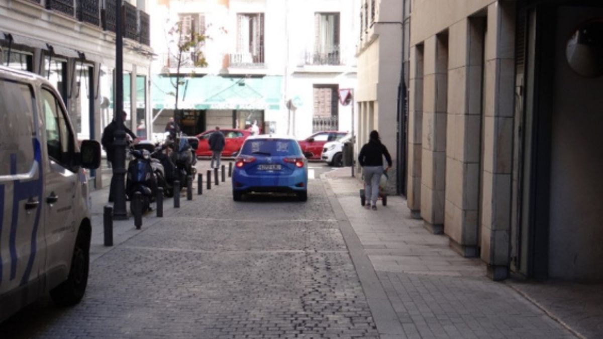 Coche en una plataforma única