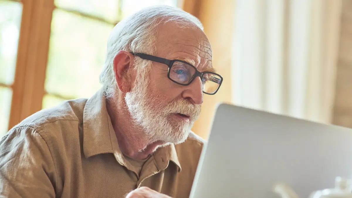 pensionista calcula la pensión por jubilación anticipada involuntaria