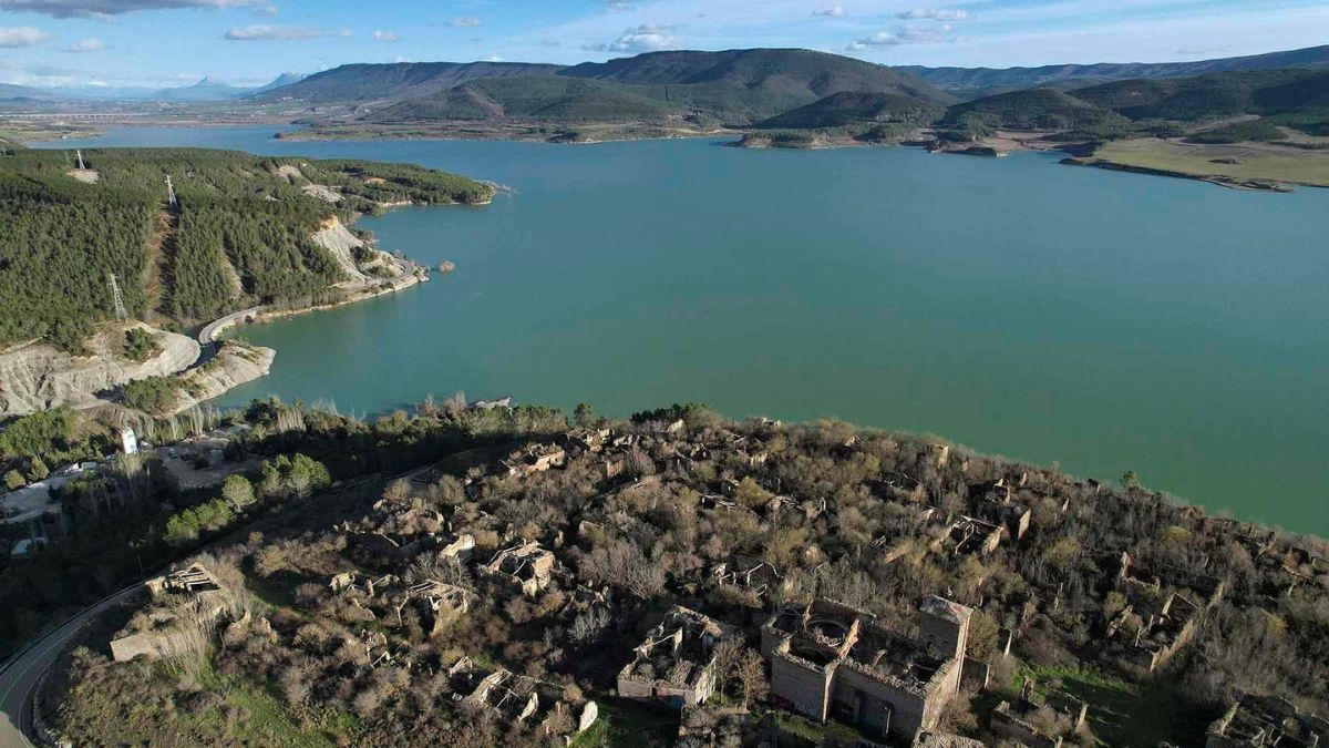 El pueblo de Tiermas durante una bajada de agua.