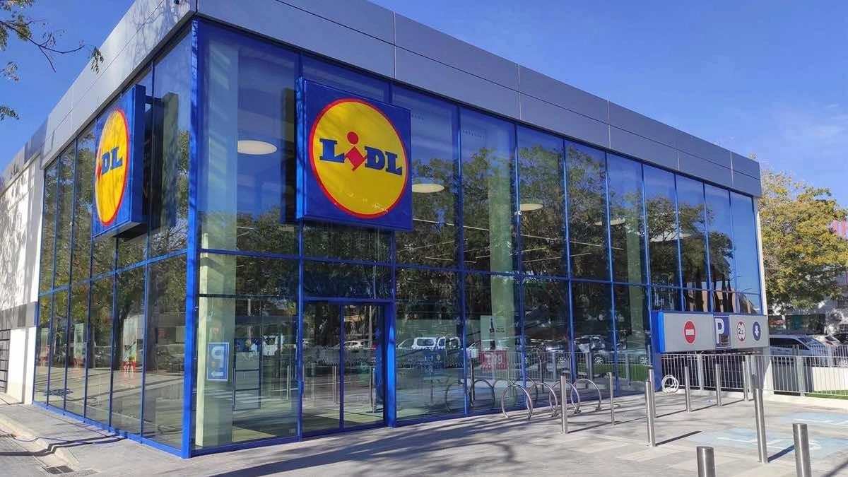 fachada de un supermercado lidl