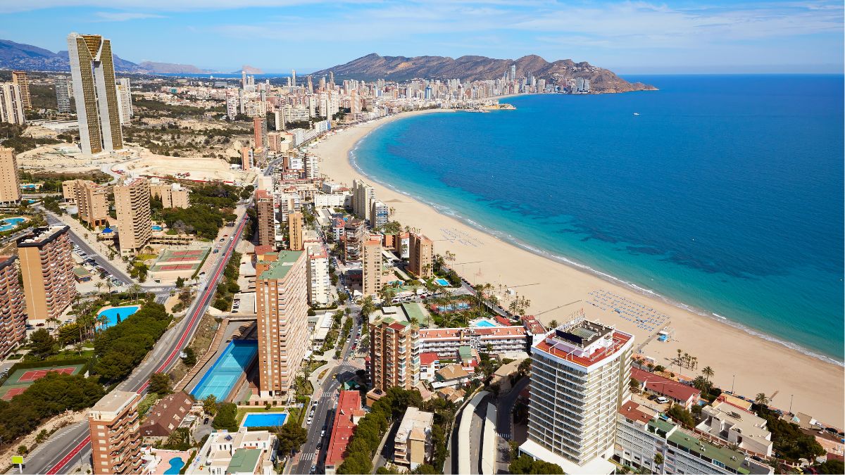 Vista aérea de la costa de Benidorm.