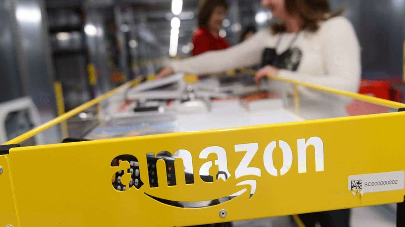 empleados de Amazon trabajando